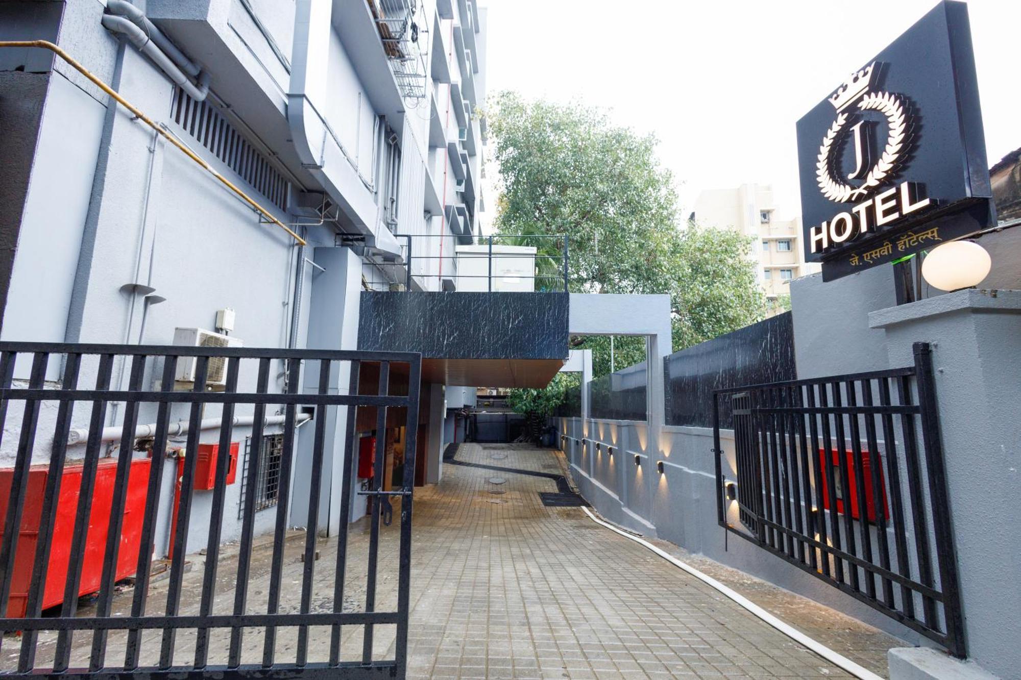 J Hotel And Banquets — Photos 3